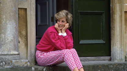 Van baljurk tot hoodie: 22 inspirerende outfits van Prinses Diana