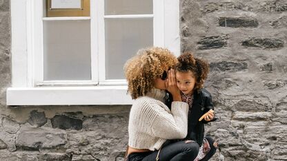 Moeders delen eerlijke waarheid over het leven voor en na ouderschap 