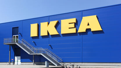 IKEA blundert met gele stickers op jas: 'Komt keihard binnen'