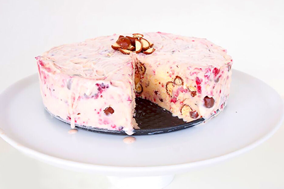 Deze goddelijke framboosMaltesers ice cream cake wil je proberen