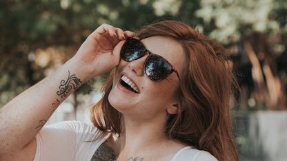 Een tattoo zetten in de zomer: kan dat wel met de zon? 
