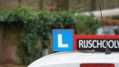 Zo slaag je in één keer voor je theorie-examen auto