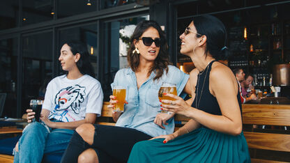 Waarom je in de hitte warme drankjes moet drinken om af te koelen