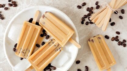 Genieten met warm weer: zo maak je ijskoffie ijsjes 