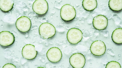 Deze TikTok-hack met een komkommer schijnt dus écht goed te zijn voor je huid 