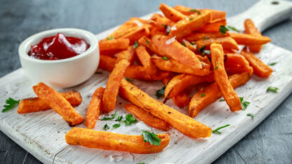 Zoete aardappel friet: zo maak jij de frietjes extra krokant