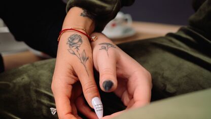 21 x hand tattoos: zo mooi kan het zijn