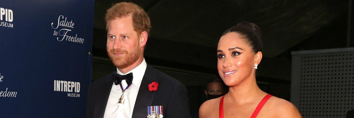 FOTO: Harry en Meghan delen kerstkaart met eerste foto dochter Lilibet