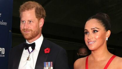 FOTO: Harry en Meghan delen kerstkaart met eerste foto dochter Lilibet