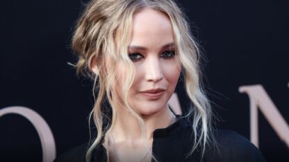 Jennifer Lawrence onthult halfjaar na bevalling geslacht én naam van baby