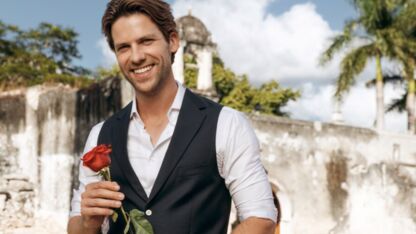 De eerste zoen is gevallen in de nieuwste aflevering van De Bachelor