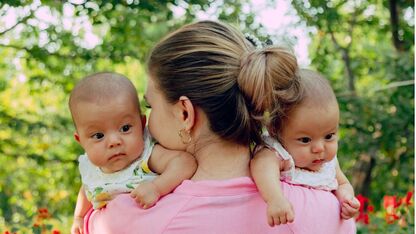 15 situaties die elke tweelingmoeder herkent