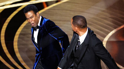 WOW! Will Smith slaat Chris Rock op Oscars-podium