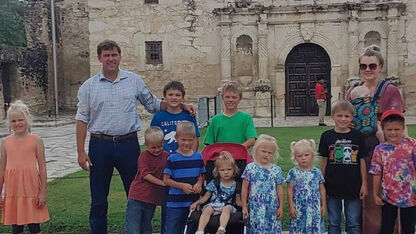Courtney (37) kreeg 12 kinderen in 12 jaar