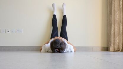 TikTok-gebruikers doen massaal de legs on the wall pose, maar waarom?