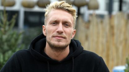 Zien: zanger Chef' Special halfnaakt op de cover van Men's Health