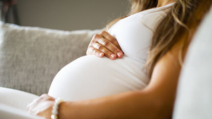 De ene zwangerschap misselijk en andere niet: hoe kan dat?