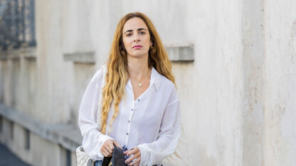 3 x zo draag je de basic witte blouse in stijl