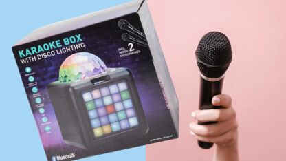 Zangtalenten opgelet: Action verkoopt nu een karaokeset voor een prikkie