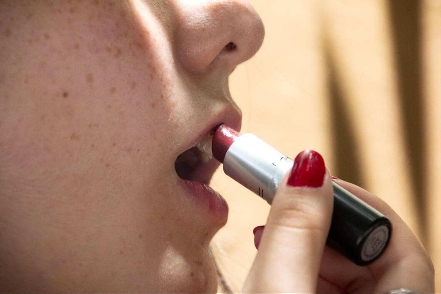 Stralend de zomer in? Check deze vier leuke make-up trends