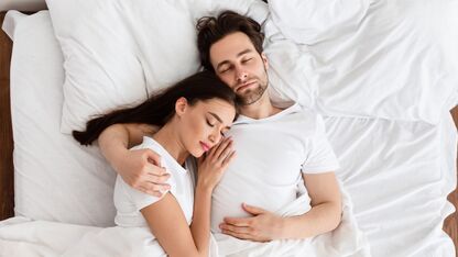 Oeps: slapen met een snurkende partner is slecht voor je gezondheid