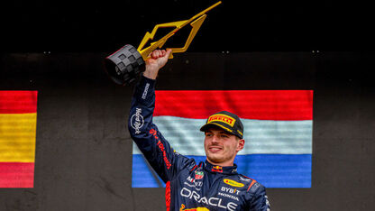 Oeps! Aangereden vogel zat nog lang klem in auto Max Verstappen tijdens F1-race Canada