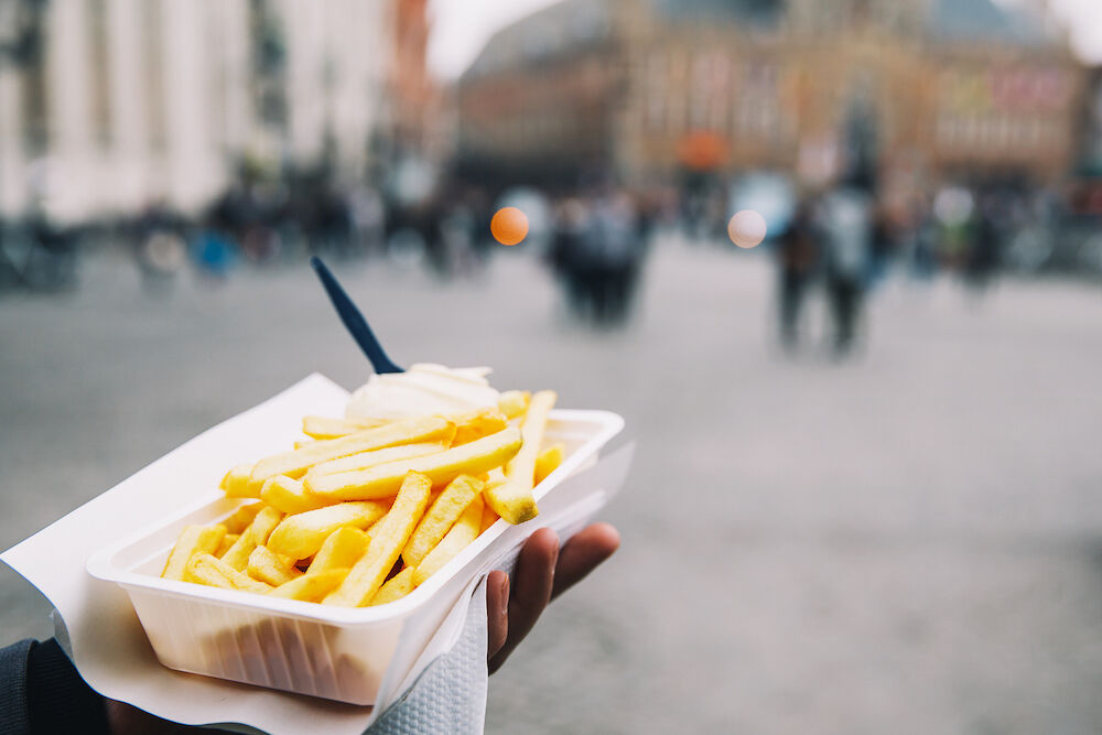 Vanaf 1 juli: verbod op gratis plastic wegwerpbekers en -bakjes bij winkels en horeca