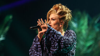 Gevecht om Hazes-erfenis: Roxeanne Hazes start bodemprocedure tegen moeder Rachel