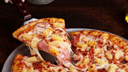 Verboden pizzatopping zorgt voor ophef in Italië: pizzabakker verkoopt pizza Hawaï