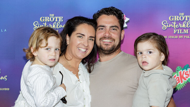 Leslie kreeg affaire tijdens Echte Meisjes in de Jungle