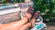 Met deze gekleurde sandalen stap jij vrolijk in dit warme weer