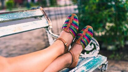 Met deze gekleurde sandalen stap jij vrolijk in dit warme weer