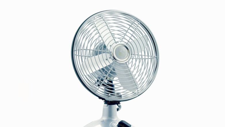 Oh no! Arts waarschuwt voor slapen met ventilator aan de hele nacht tijdens de zomer