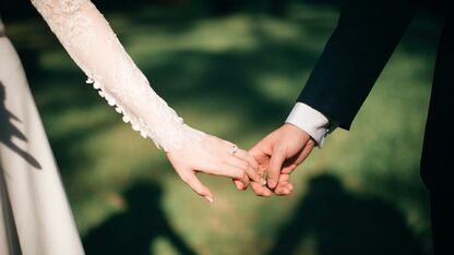 No way! Huwelijk van vrouw duurt slechts één uur nadat echtgenoot meteen verraad pleegt
