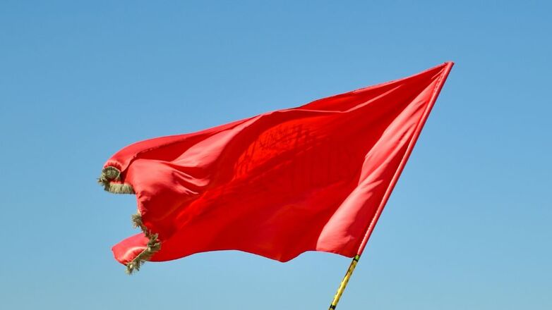 Red flags, green flags: hier moet je op letten in je nieuwe relatie
