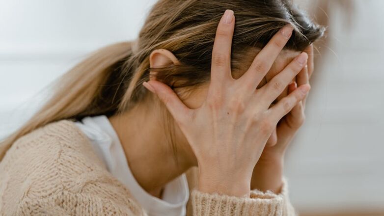 April (52): "Mijn menopauze bleek een hersentumor te zijn"