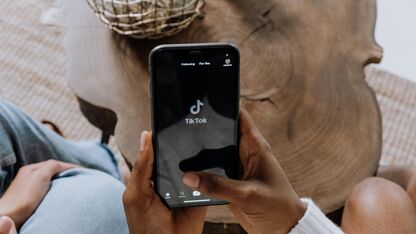 TikTok obsessed! Dit zijn de 5 tekenen dat jij TikTok-verslaafd bent