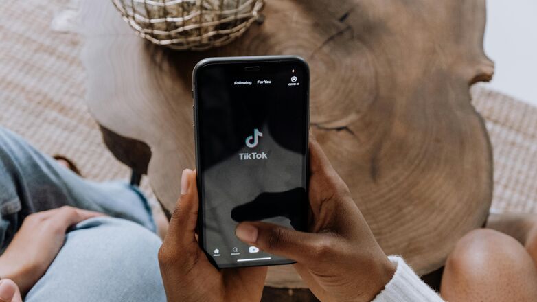 TikTok obsessed! Dit zijn de 5 tekenen dat jij TikTok-verslaafd bent