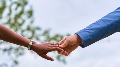 Alles over de nieuwe Gen Z datingtrend ‘Shrekking’