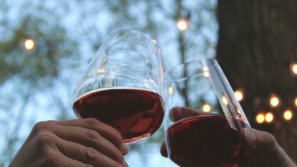 OMG! Dit is dé reden waarom je huid soms rood wordt na het drinken van alcohol