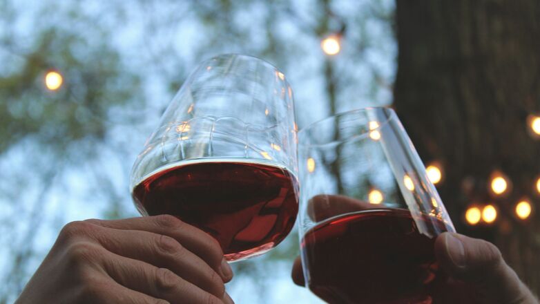 OMG! Dit is dé reden waarom je huid soms rood wordt na het drinken van alcohol
