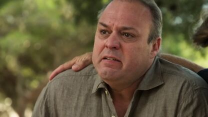 Heftig! Frans Bauer breekt in tranen in Casa di Beau over zijn moeder: “Het is even geen polonaise voor mij”