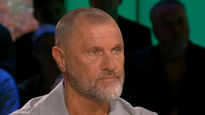Heftig! John de Wolf bezoekt zijn moeder met alzheimer niet meer: “Ik zit als een kind te huilen”