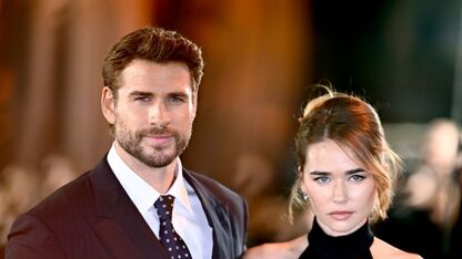 Liam Hemsworth is lekker aan het genieten op een luxe verkantie na verloving met vriendin Gabriella  Brooks