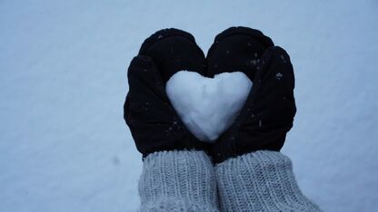 Meer mensen zoeken een winterliefde nu het kouder wordt en dit is wat experts zeggen