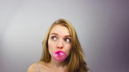 Kauwgom kauwen is nog slechter dan we denken en verklaart gezondheids effecten