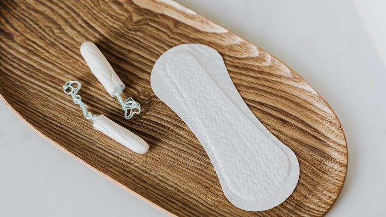 Geen paniek! Dit is waarom je menstruatie te laat kan zijn (en het betekent niet dat je zwanger bent)