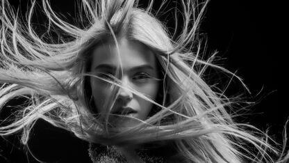 Wil je je haar lekker laten ruiken? Dit zijn 5 heerlijke haarparfum