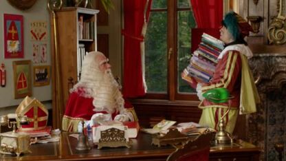 Wat gebeurt hier?! Sinterklaasjournaal ligt zwaar onder vuur en BN’ers reageren massaal