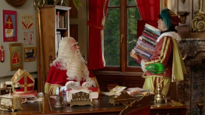 Wat gebeurt hier?! Sinterklaasjournaal ligt zwaar onder vuur en BN’ers reageren massaal